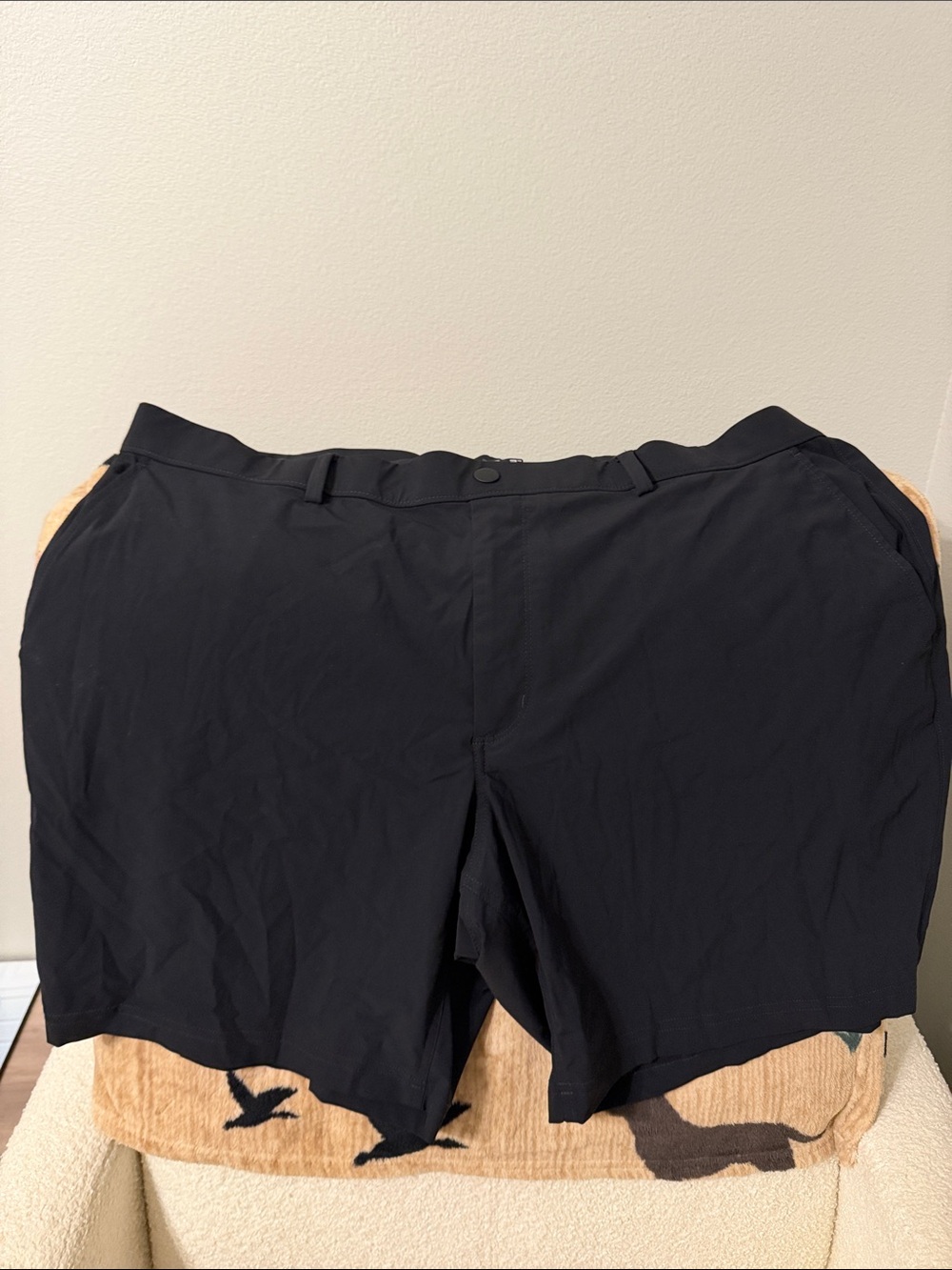 Roundtree & Yorke Black Flat-Front Performance Shorts